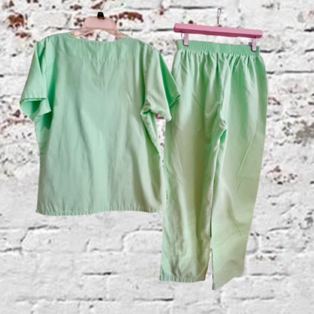 Landau Aqua or Pistachio Green Scrub Set Top Bottoms Size Medium - Picture 15 of 15